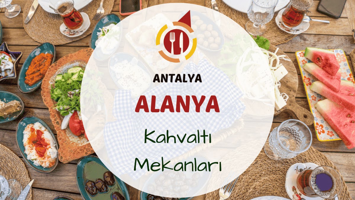 Antalya Alanya kahvaltı mekanlarını gösteren deniz manzaralı veya palmiye ağaçları altında kurulmuş serpme kahvaltı masası görseli