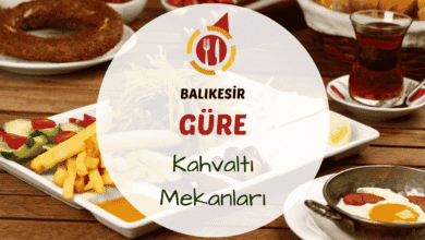 Balıkesir Güre kahvaltı mekanlarını gösteren Kazdağları eteklerinde kurulmuş doğal serpme kahvaltı masası; zeytin, köy peyniri, reçel, bazlama ve sıcak çayla hazırlanmış görsel