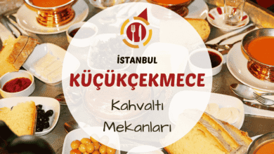 İstanbul Küçükçekmece kahvaltı mekanlarını gösteren göl manzaralı serpme kahvaltı masası; menemen, peynir çeşitleri, simit ve sıcak çay ile hazırlanmış görsel