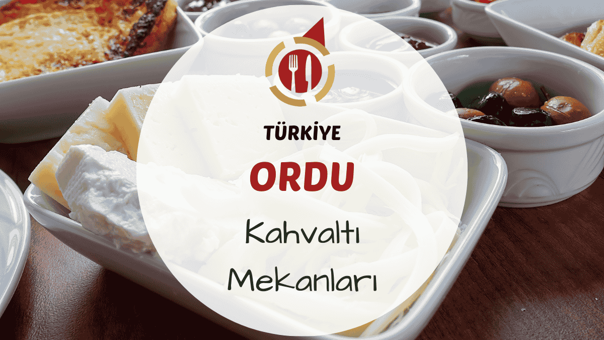 Ordu kahvaltı mekanlarını gösteren sahil manzaralı masada mısır ekmeği, tereyağlı yumurta, fındıklı ezme ve yayla peyniriyle hazırlanmış kahvaltı görseli